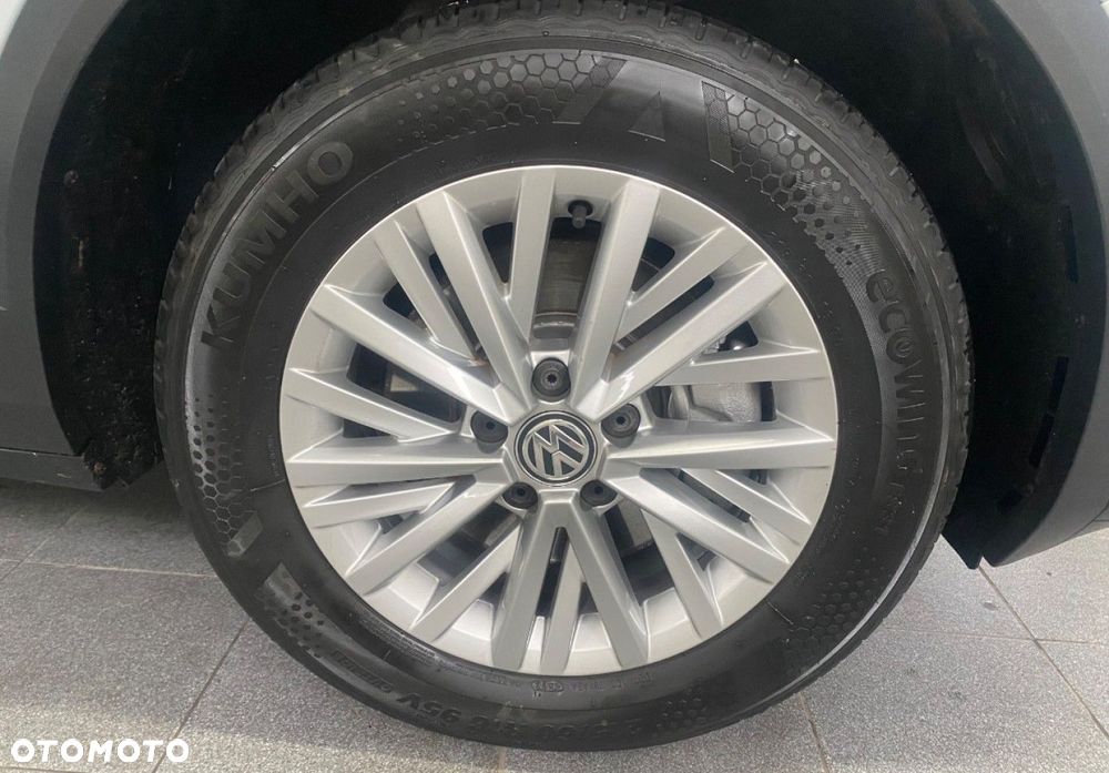 Volkswagen T-Roc - 16