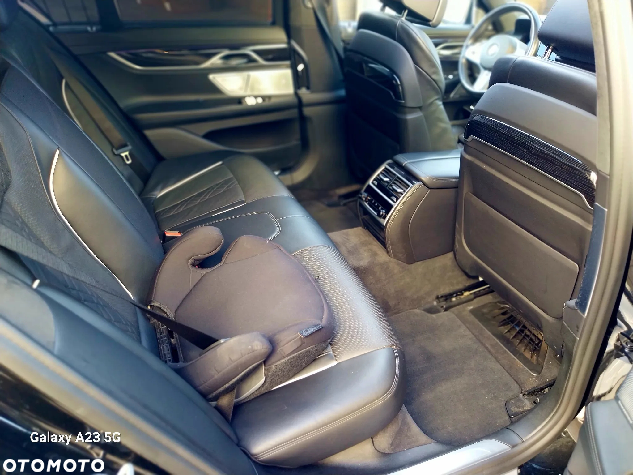 BMW Seria 7 750i xDrive sport - 12