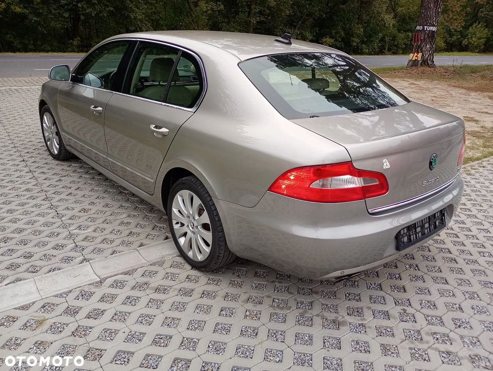 Skoda Superb 1.8 TSI Business DSG - 2