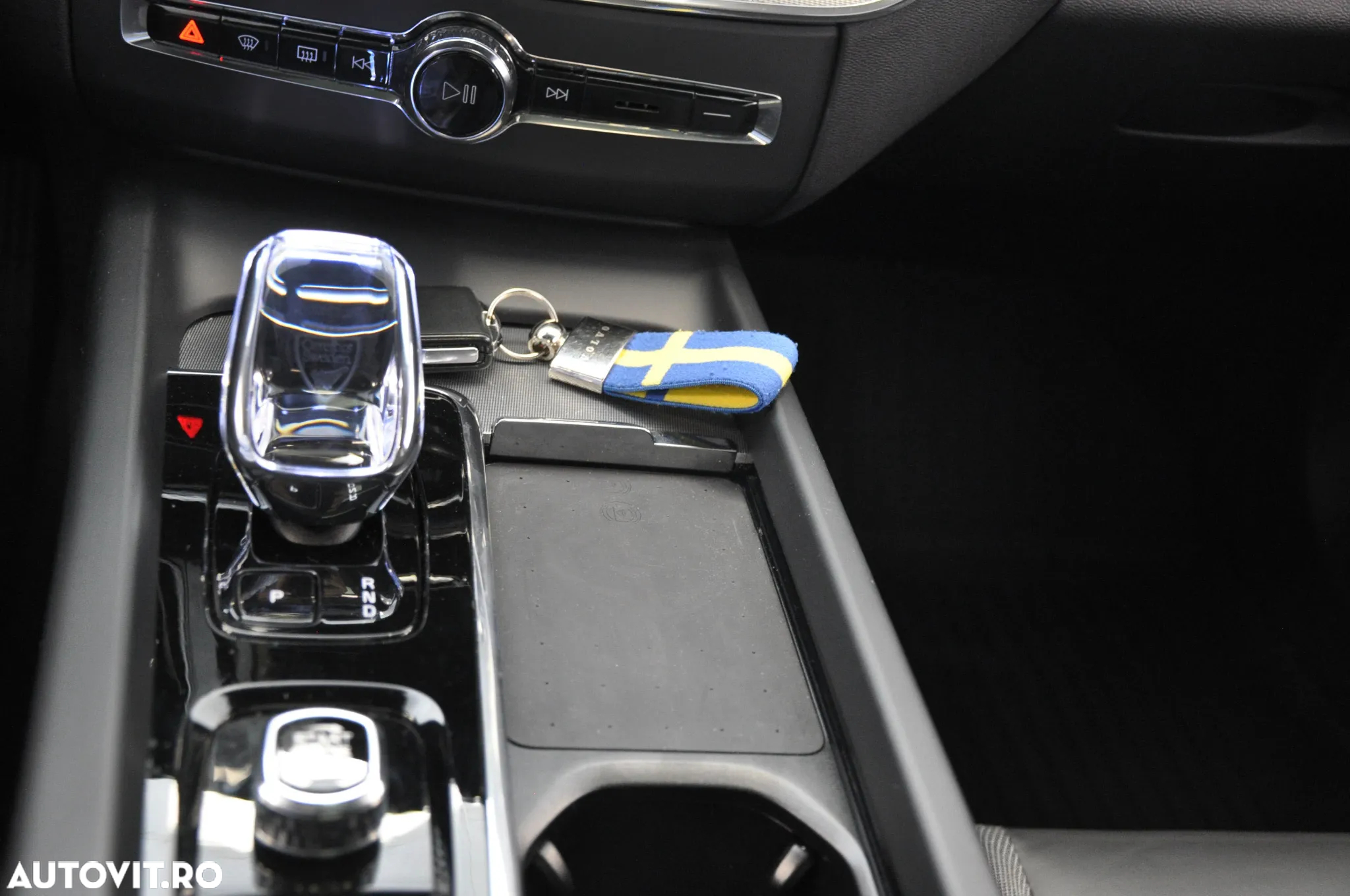 Volvo XC 60 T6 AWD Plug-in Hybrid Plus Bright - 26