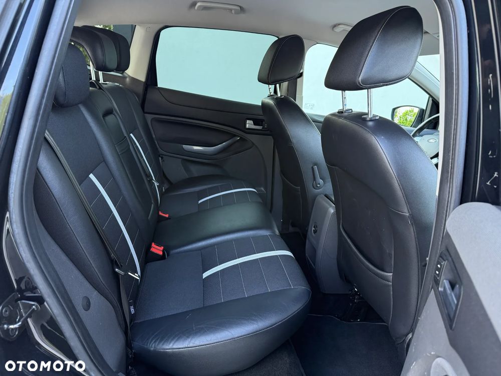 Ford Kuga - 24