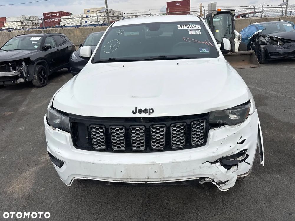 Jeep Grand Cherokee - 16