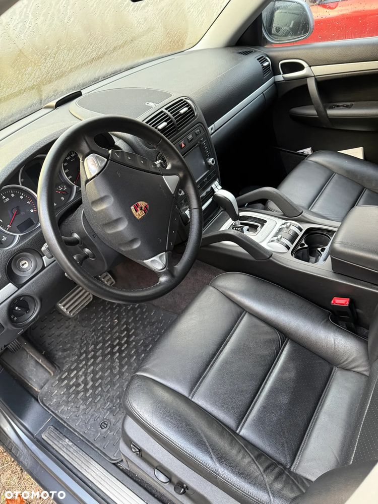 Porsche Cayenne - 1