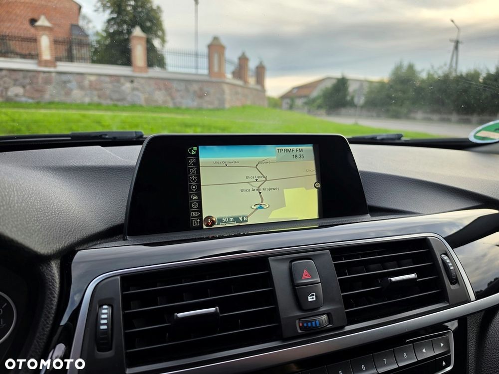 BMW Seria 3 318i Sport Line - 37