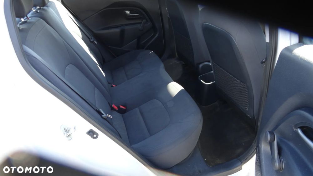 Kia Rio 1.2 L - 8