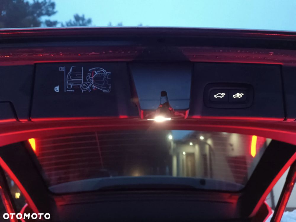 Volvo V90 T8 AWD Plug-In Hybrid R-Design - 40