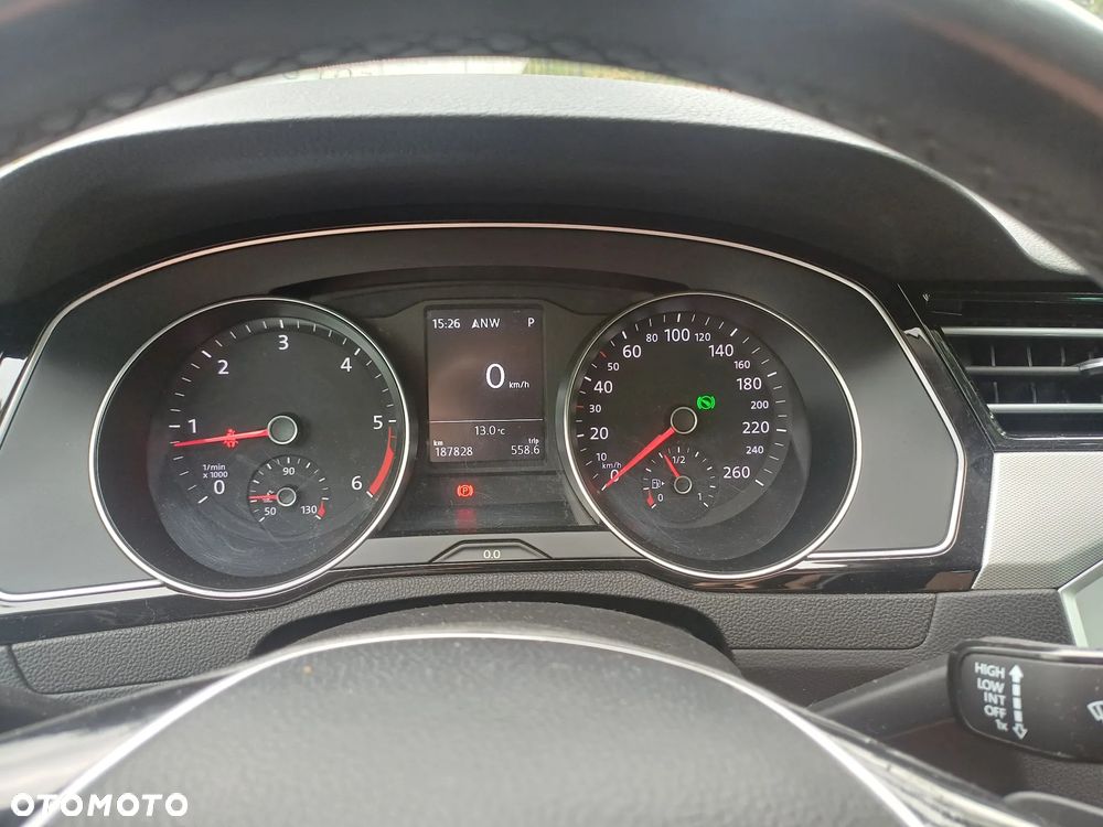 Volkswagen Passat 2.0 TDI SCR DSG Comfortline - 32