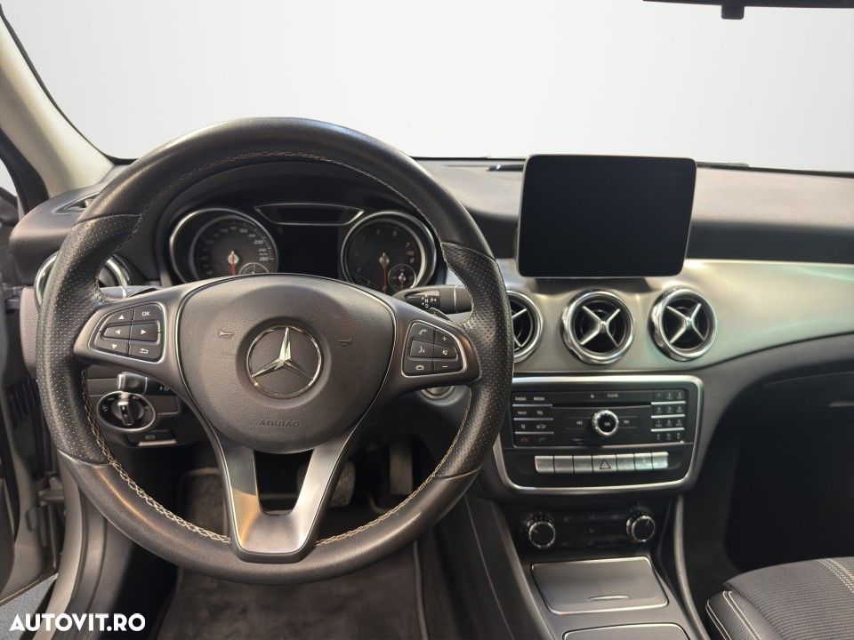 Mercedes-Benz GLA - 9