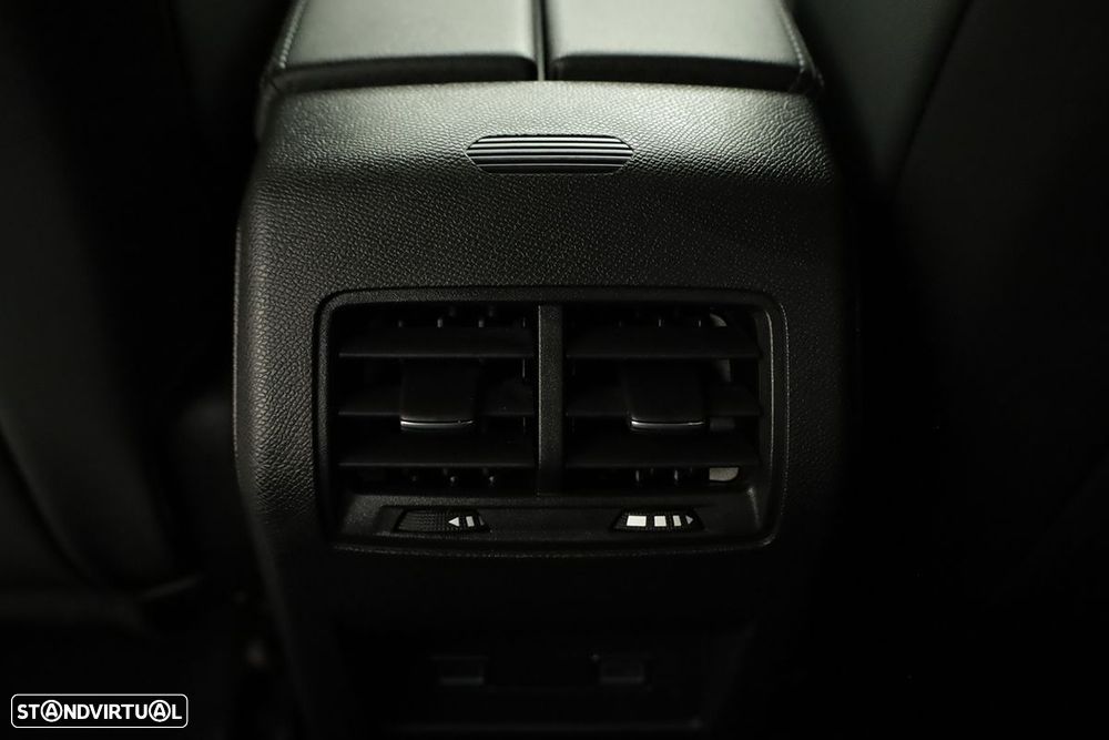 Peugeot 408 1.6 Hybrid Allure e-EAT8 - 23
