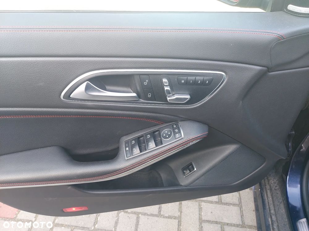 Mercedes-Benz CLA 220 4Matic 7G-DCT AMG Line - 12