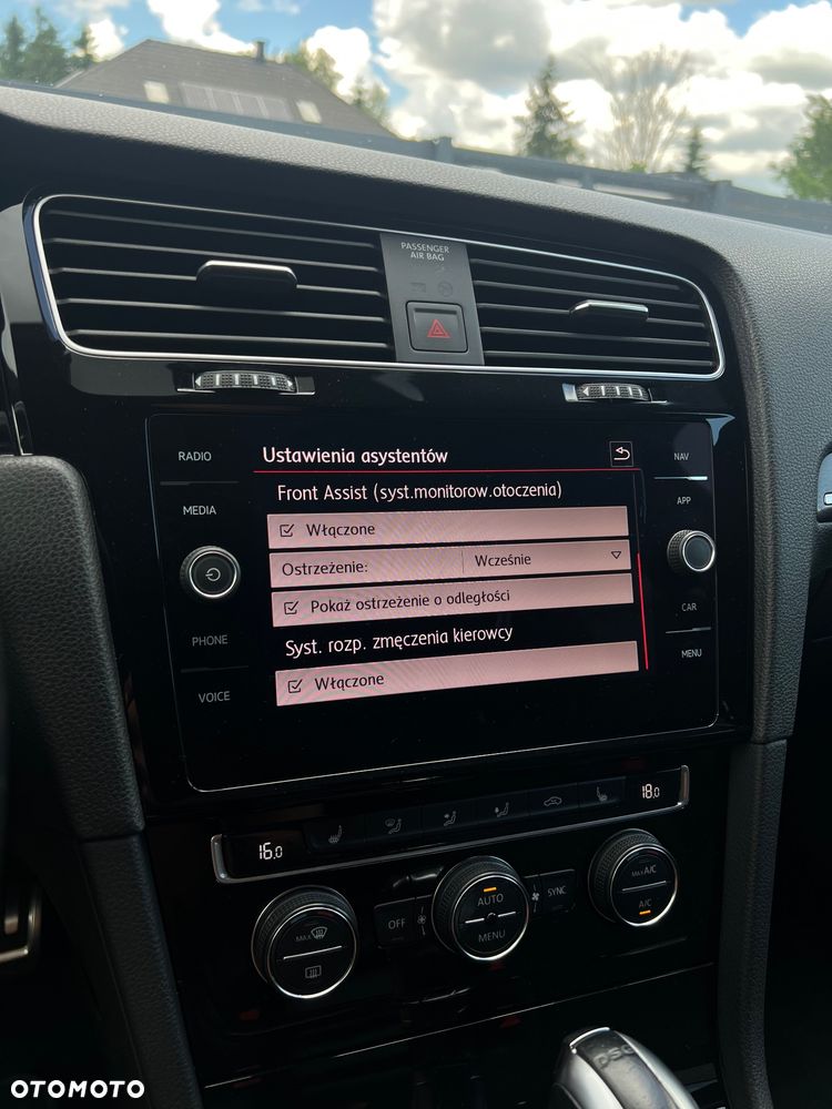 Volkswagen Golf - 25