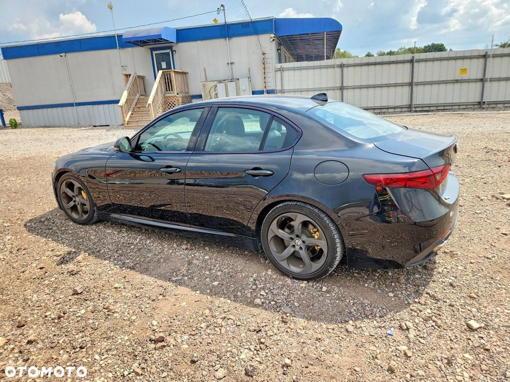 Alfa Romeo Giulia 2018 photo 3