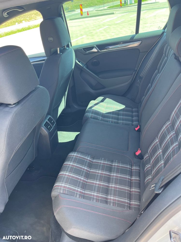 Volkswagen Golf - 5
