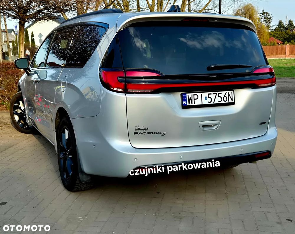 Chrysler Pacifica - 11