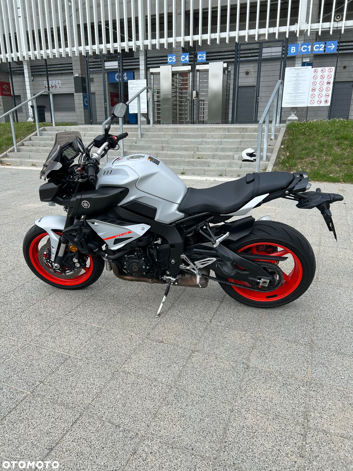 Yamaha MT - 8