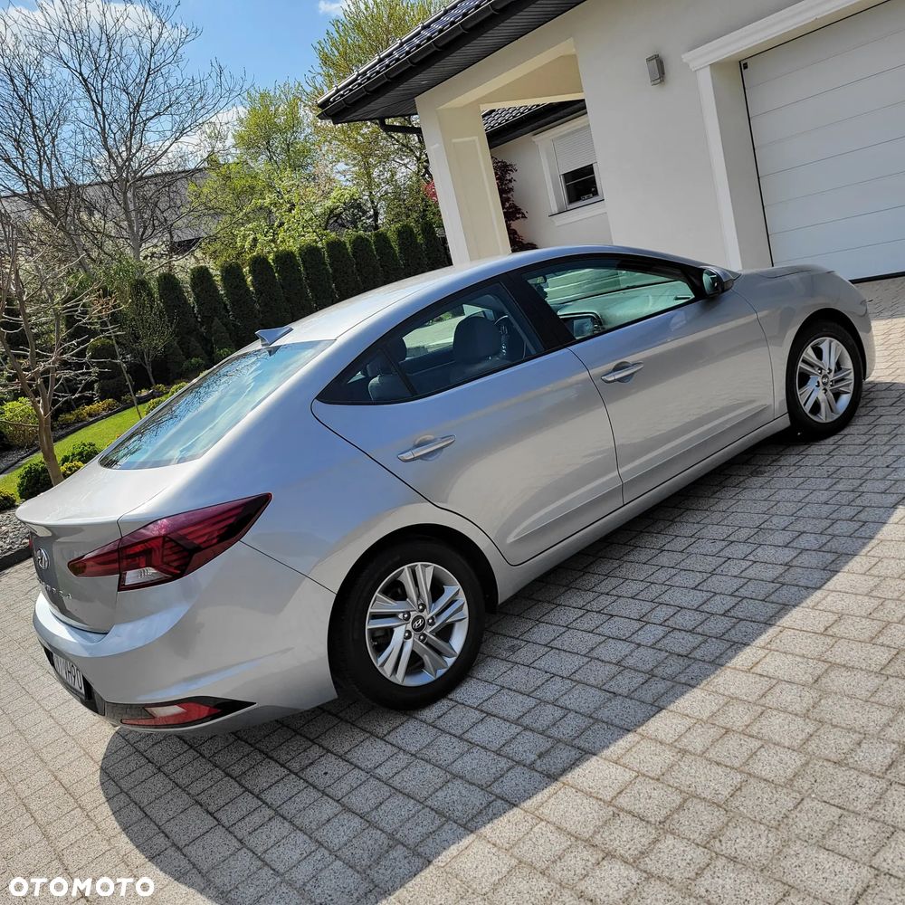 Hyundai Elantra - 10