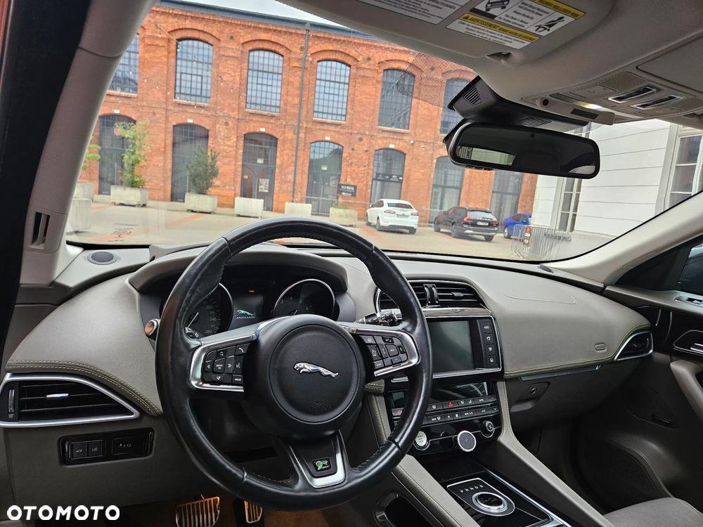 Jaguar F-Pace 3.0 V6 AWD First Edition - 11
