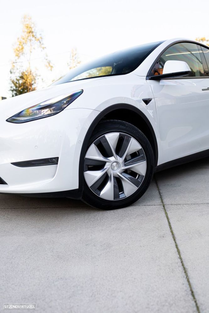 Tesla Model Y Long Range Dual Motor AWD - 8