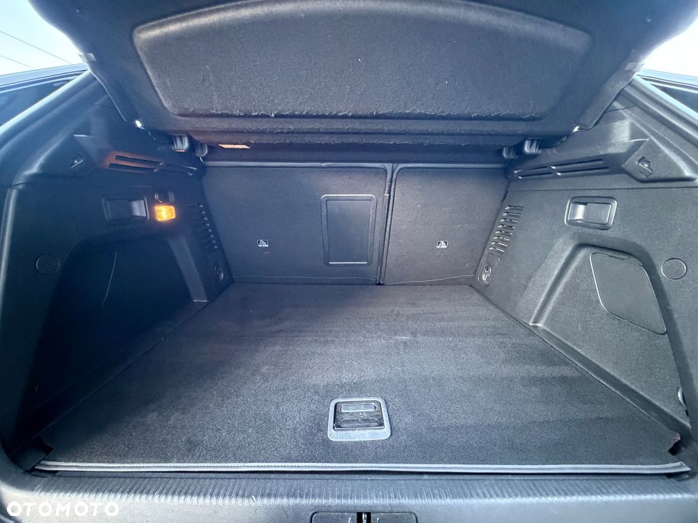 Peugeot 3008 225 e-EAT8 Allure - 25