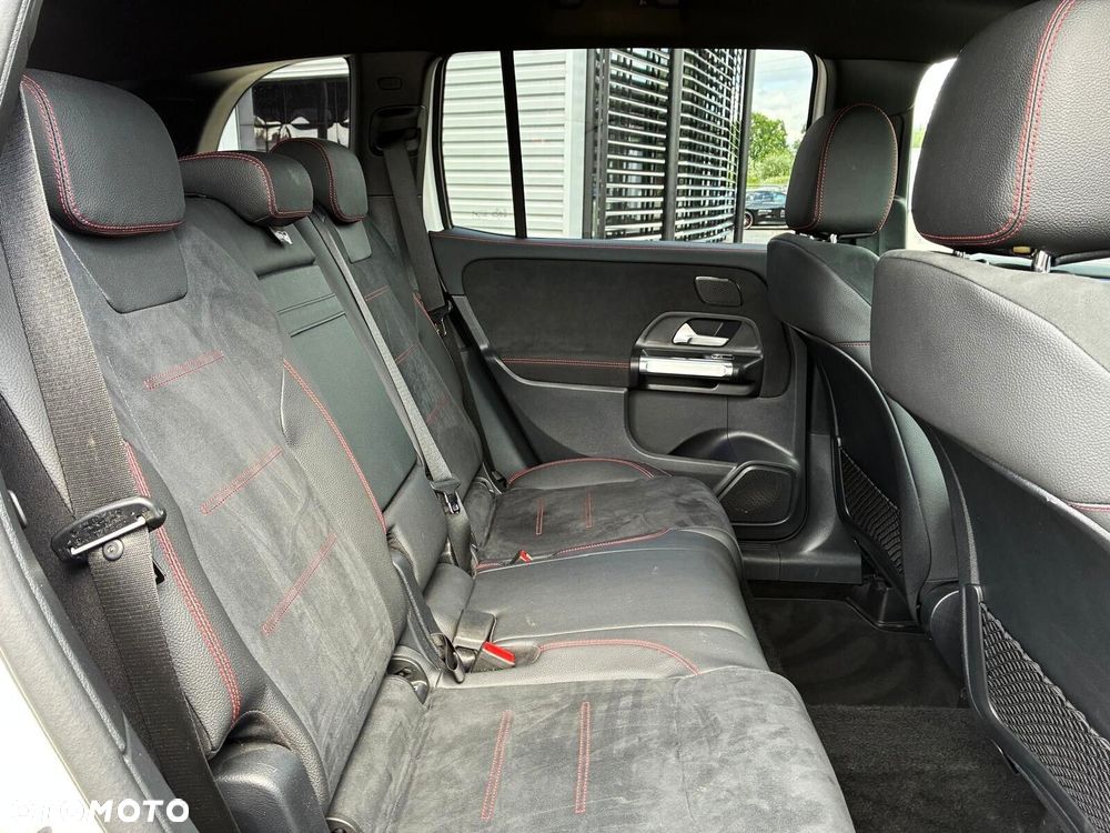 Mercedes-Benz GLB - 16