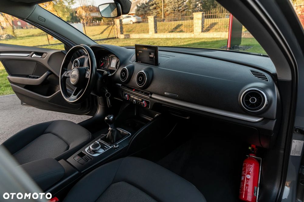 Audi A3 Sportback 1.6 TDI design - 24