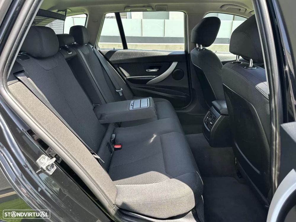 BMW 320 d Aut. Sport Line - 38