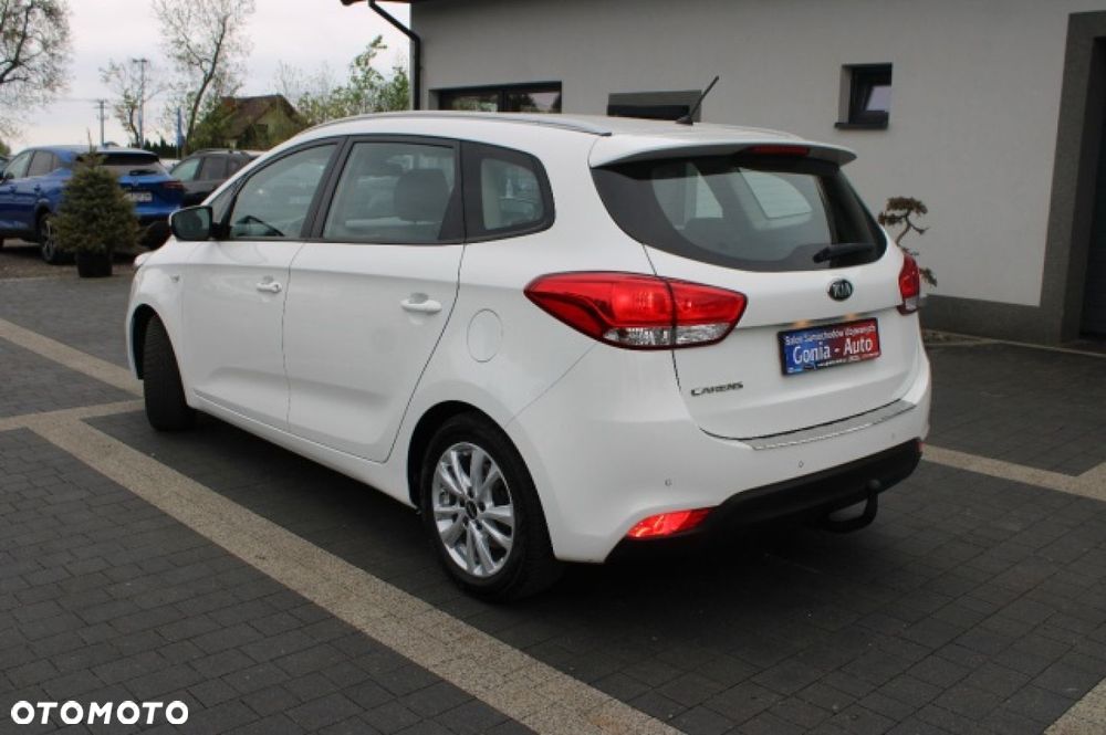 Kia Carens - 4