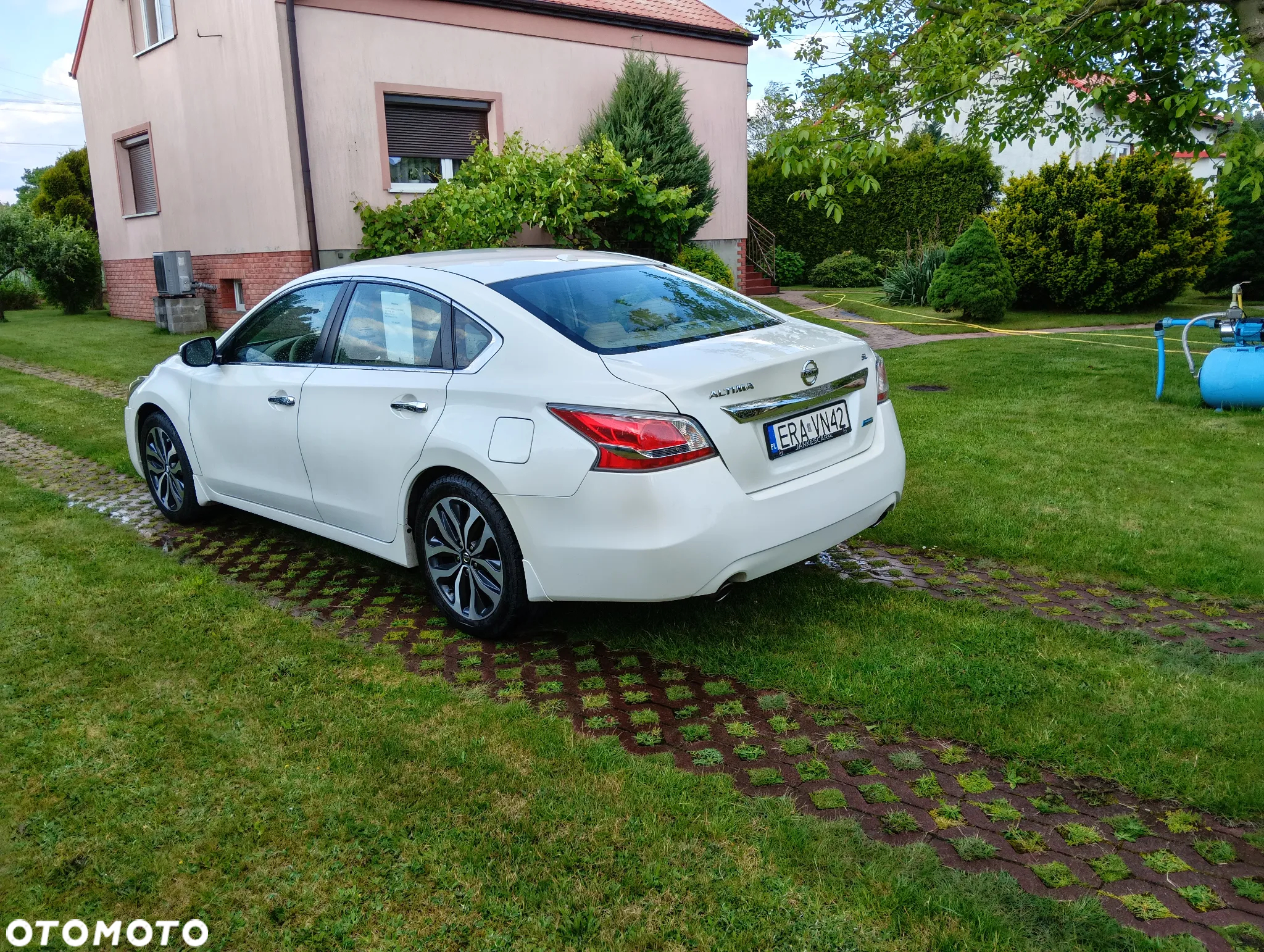 Nissan Altima - 4