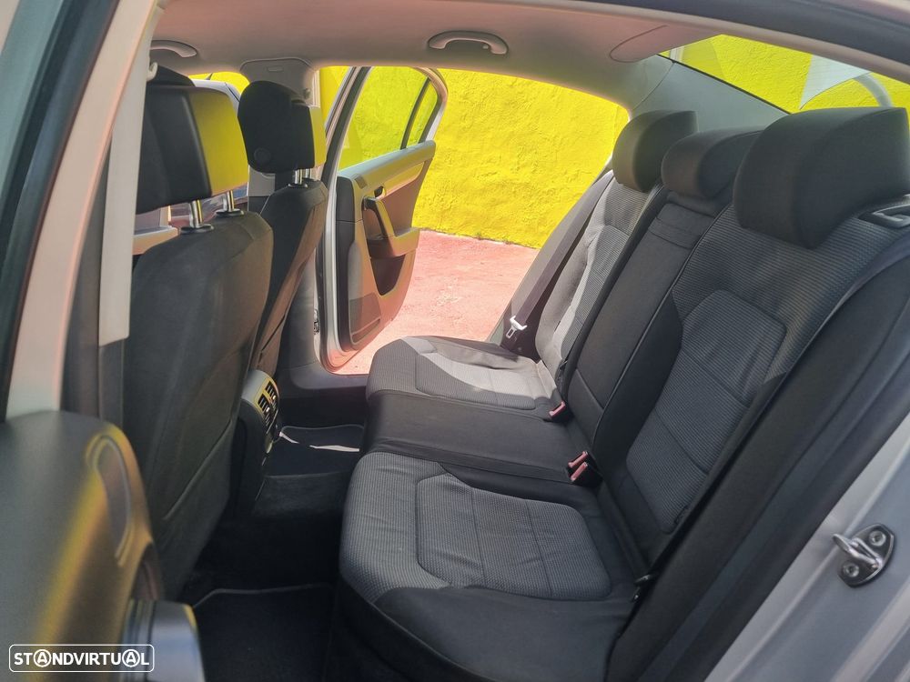 VW Passat 1.6 TDI Confortline - 20