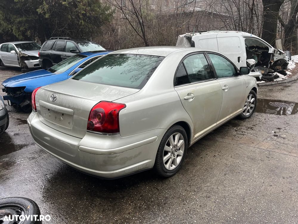Dezmembrez Toyota Avensis 2005 bej auriu 2,2 diesel non facelift - 6
