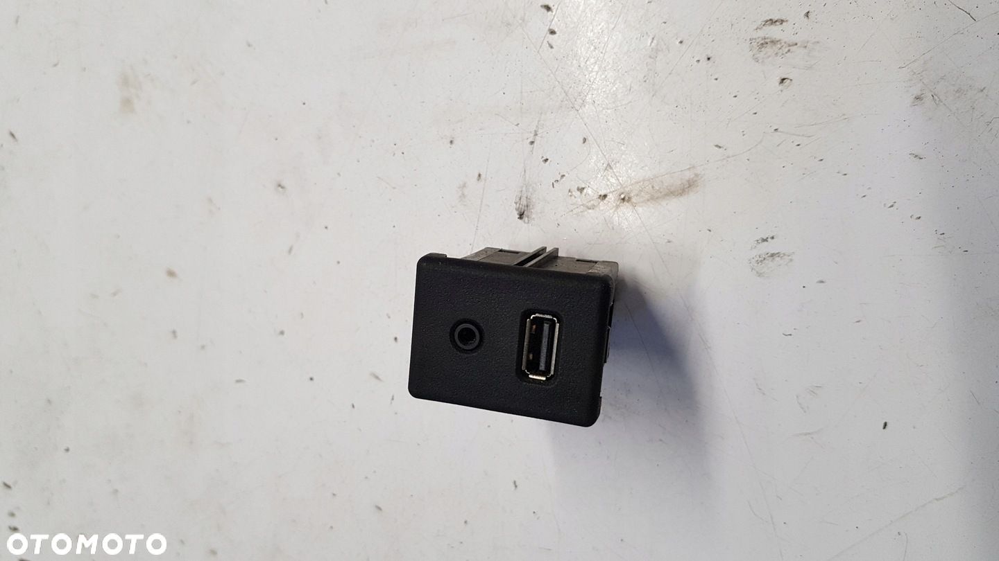 gniazdo Aux USB Opel Zafira C - 1