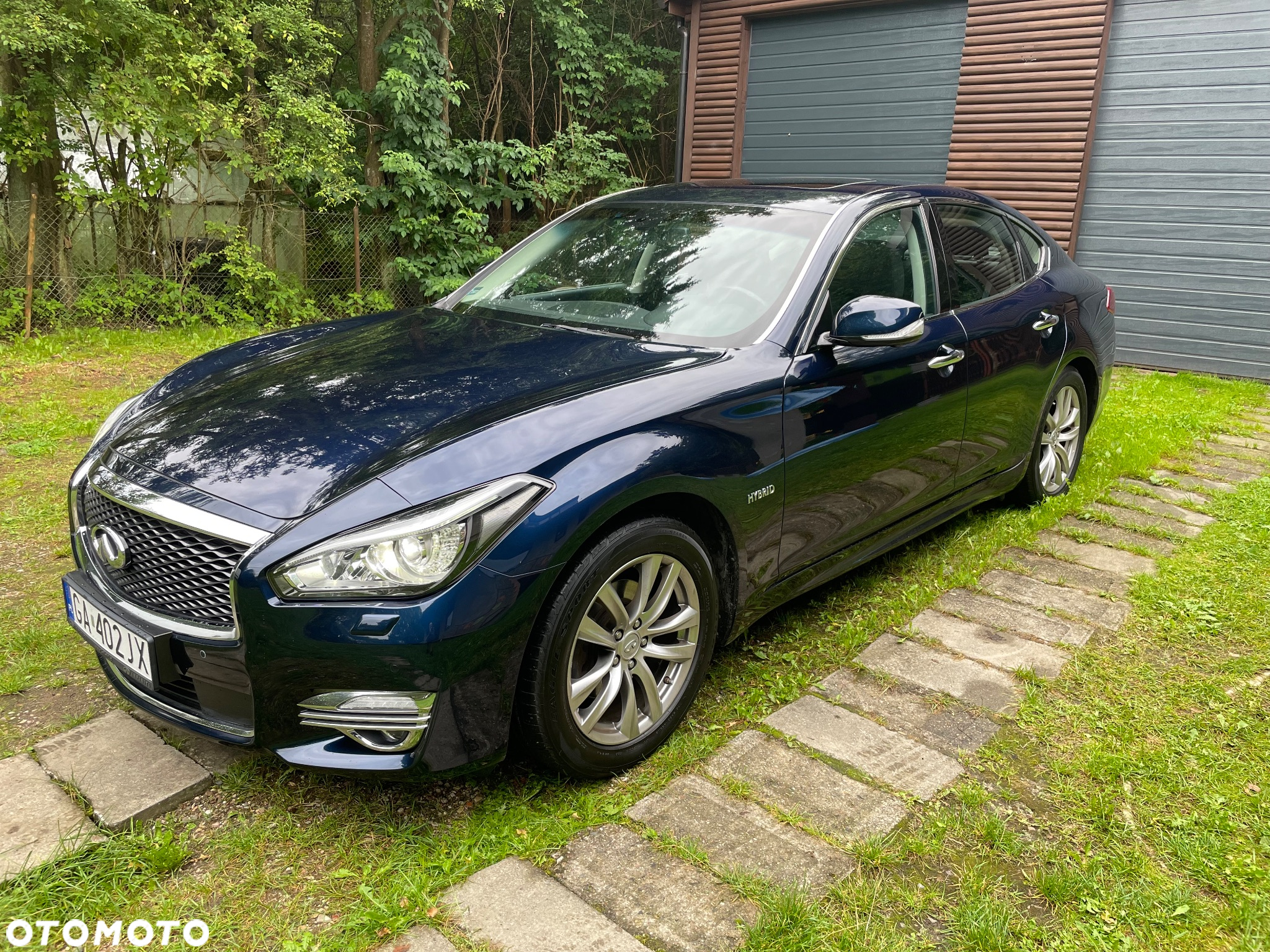 Infiniti Q70 - 12