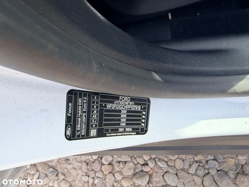 Ford Focus 1.0 EcoBoost Hybrid TITANIUM - 13