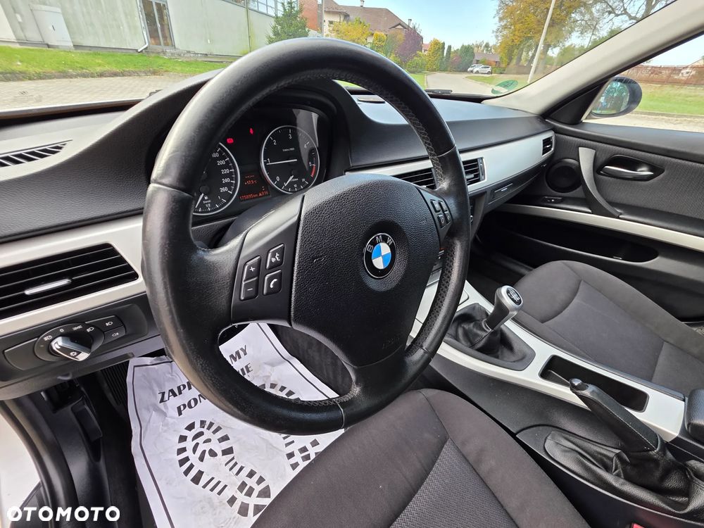 BMW Seria 3 318d DPF Edition Exclusive - 23