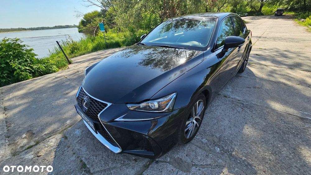 Lexus IS 300h Business Edition - 17