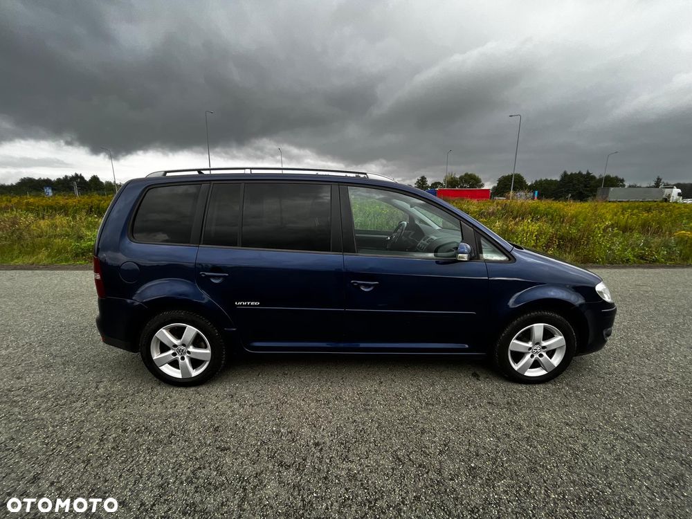 Volkswagen Touran - 22