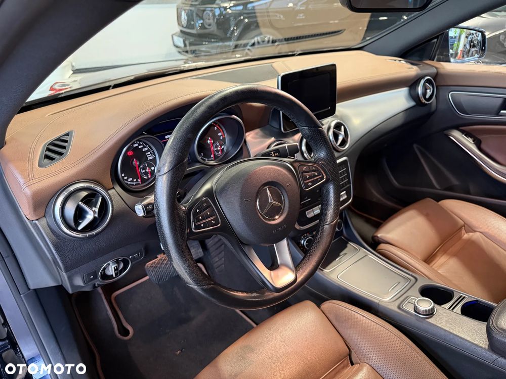 Mercedes-Benz CLA Shooting Brake 180 d 7G-DCT AMG Line - 10