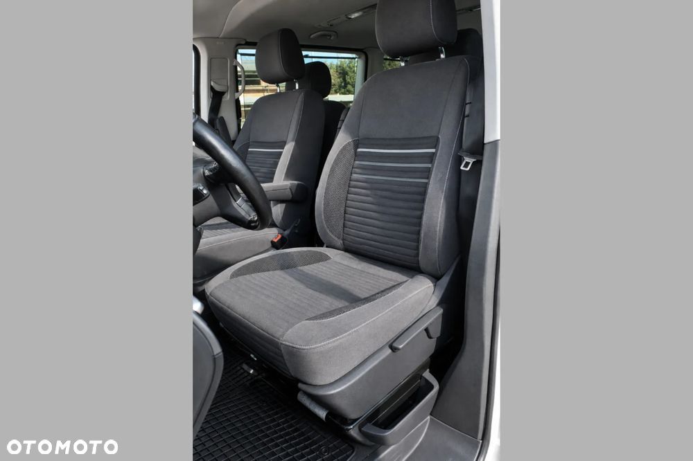 Volkswagen Multivan - 12