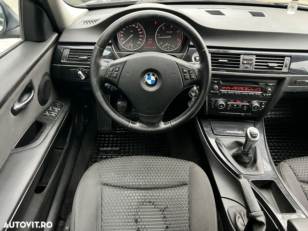 BMW Seria 3 318d DPF Touring Edition Lifestyle - 12