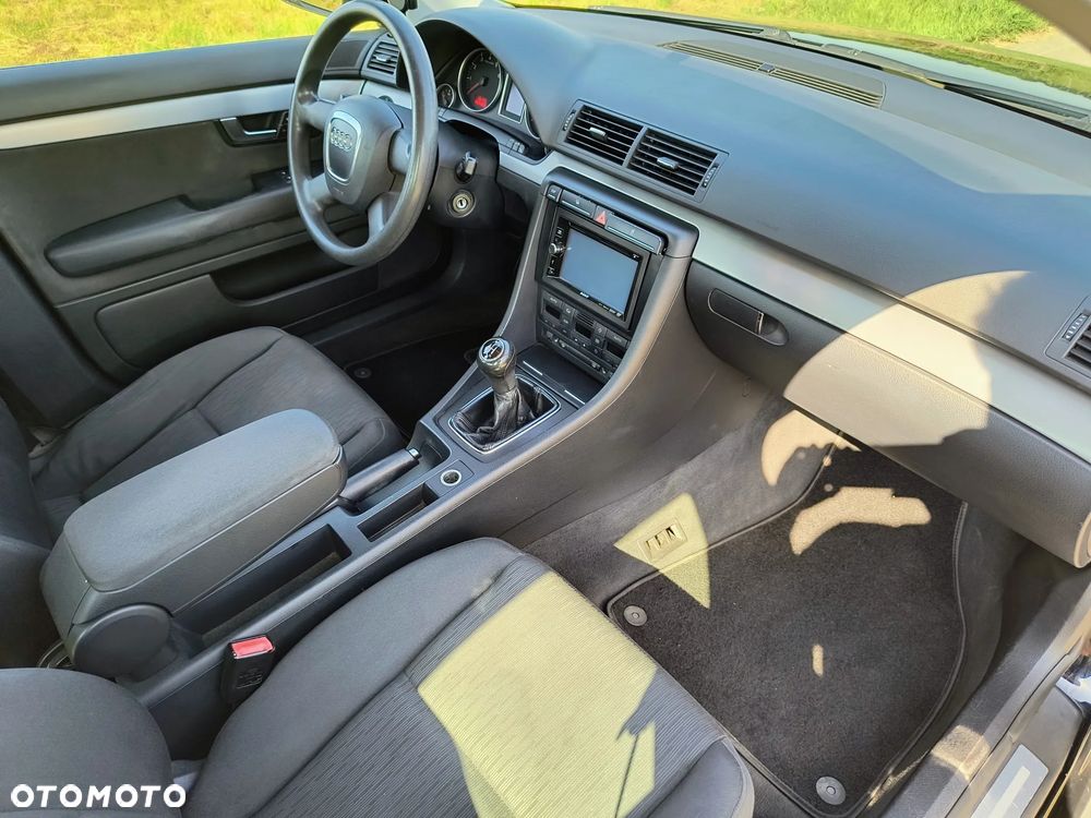 Audi A4 Limousine - 11