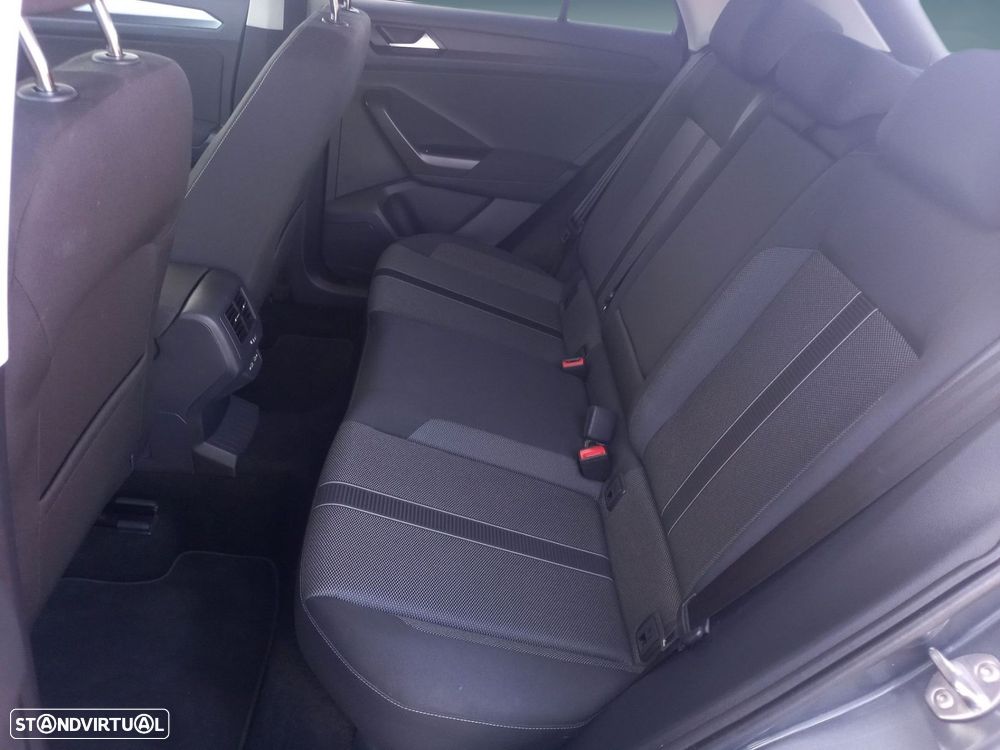 VW T-Roc 1.5 TSI Urban DSG - 11