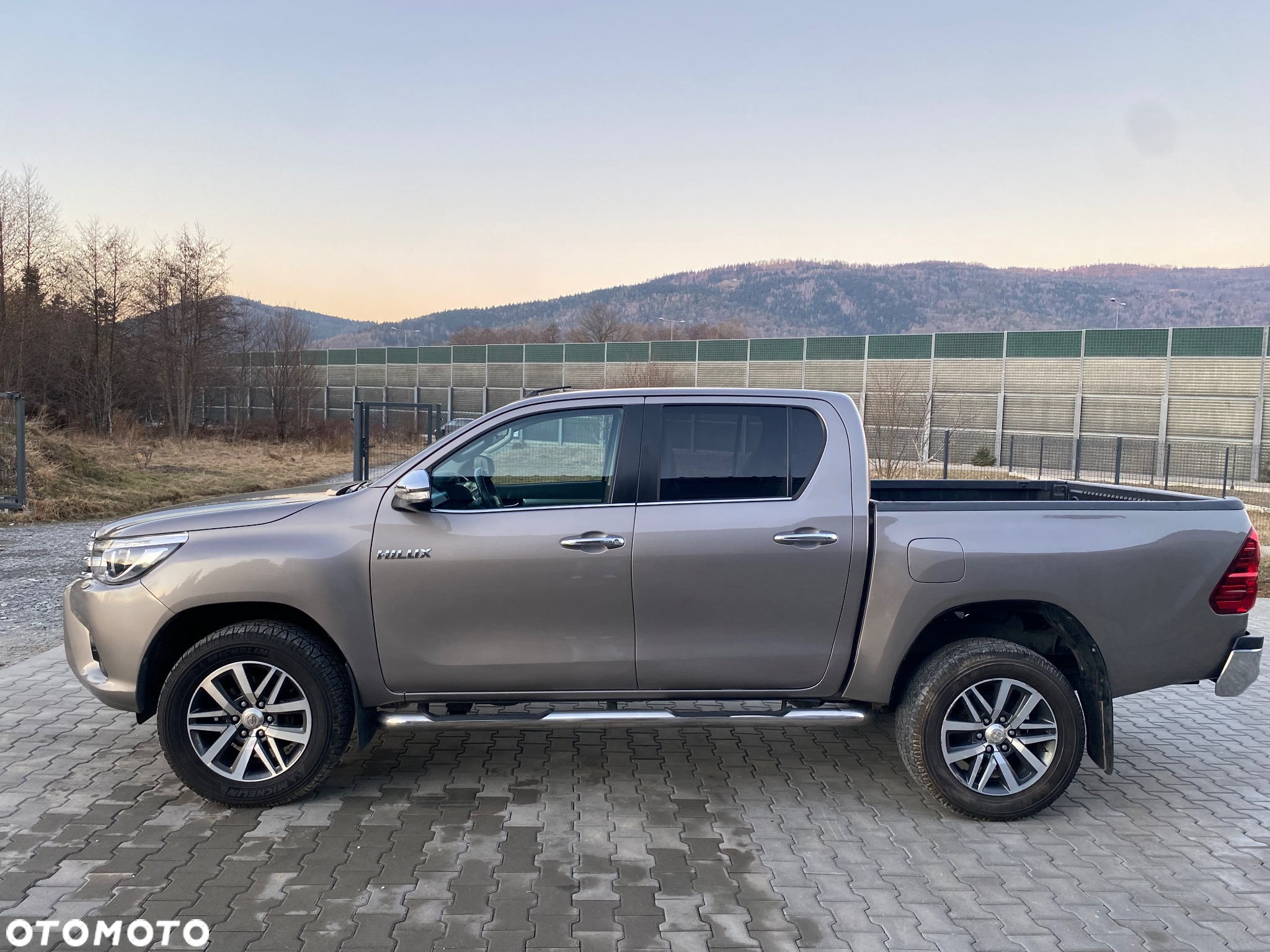 Toyota Hilux 2.4 D-4D Double Cab SR5 4x4
