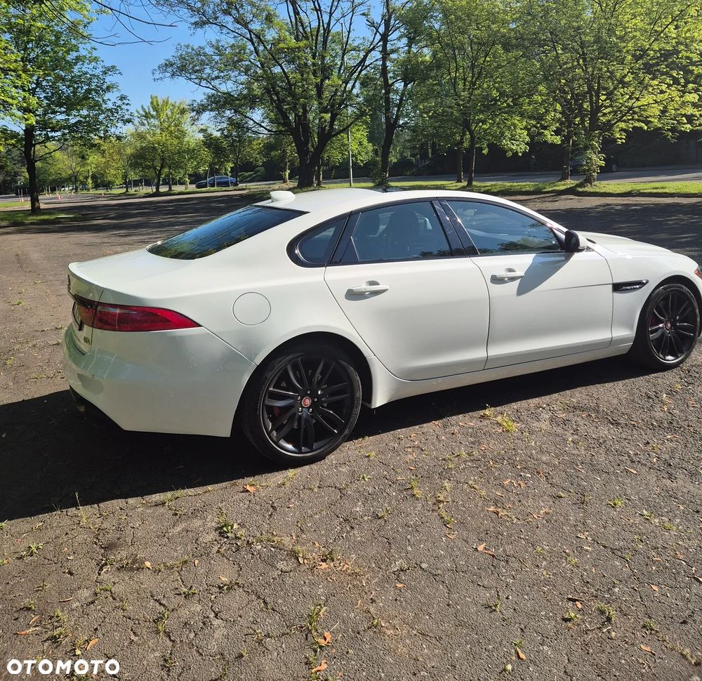 Jaguar XF 2.0 T Prestige - 9