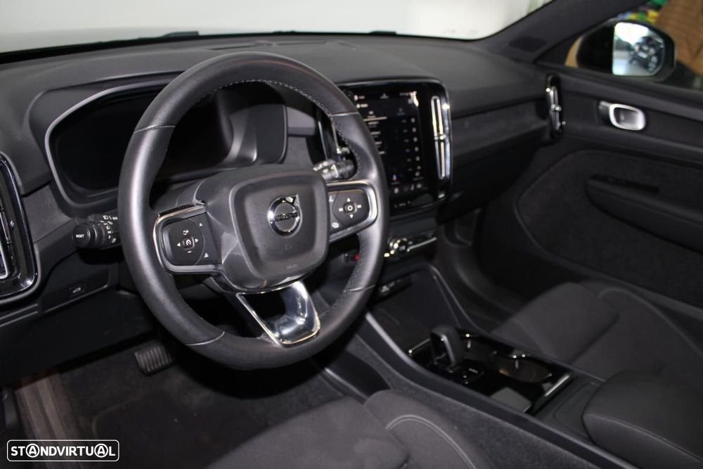 Volvo XC 40 Recharge Core - 12