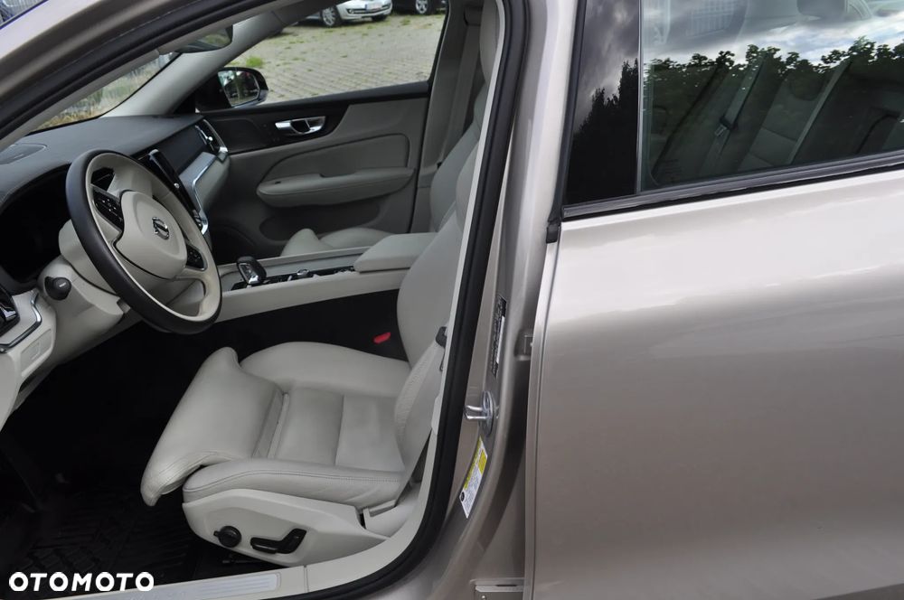 Volvo S60 B5 B AWD Ultimate Dark - 8