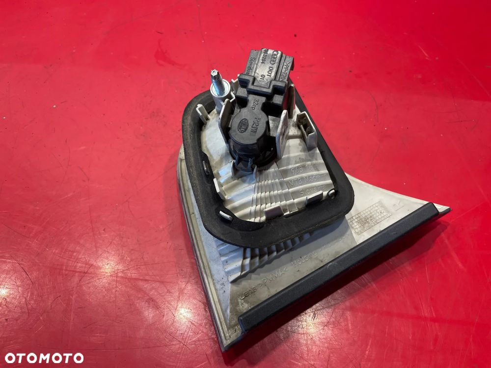 LAMPA PRAWA TYLNA W KLAPIE AUDI A4 B7 96503802 - 3