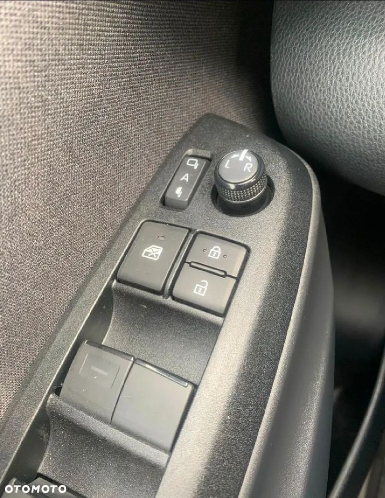 Toyota Yaris - 17