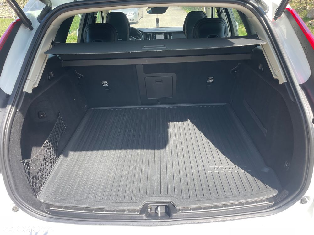 Volvo XC 60 B5 B Momentum Pro - 37