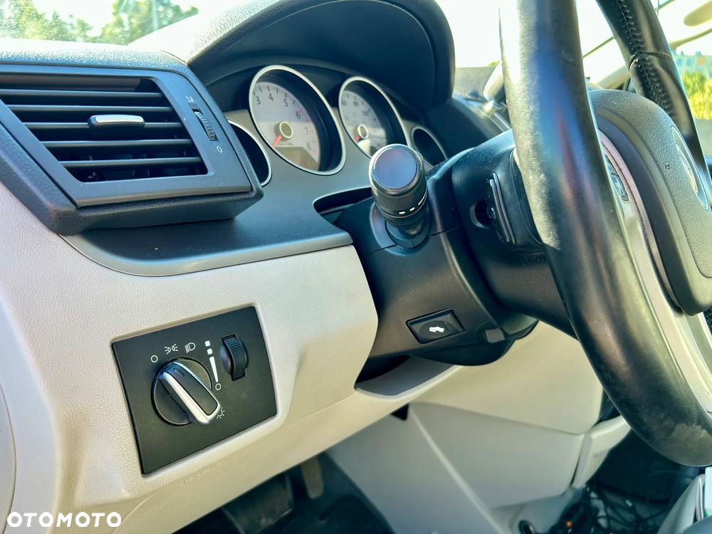 Volkswagen Routan - 12
