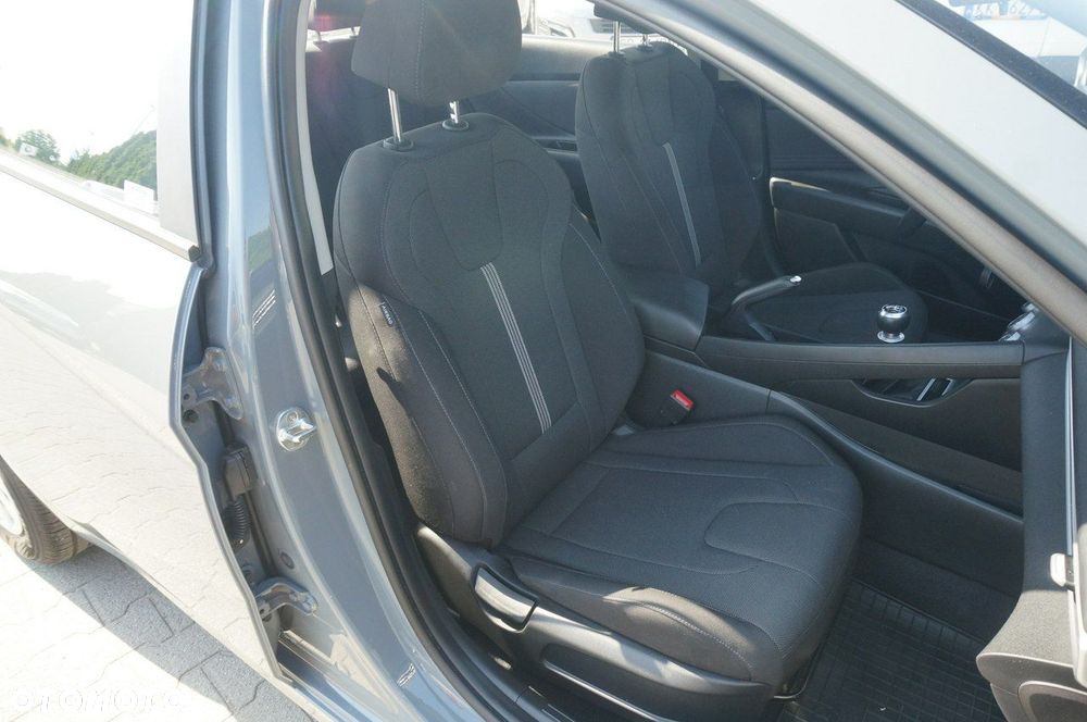 Hyundai Elantra - 28